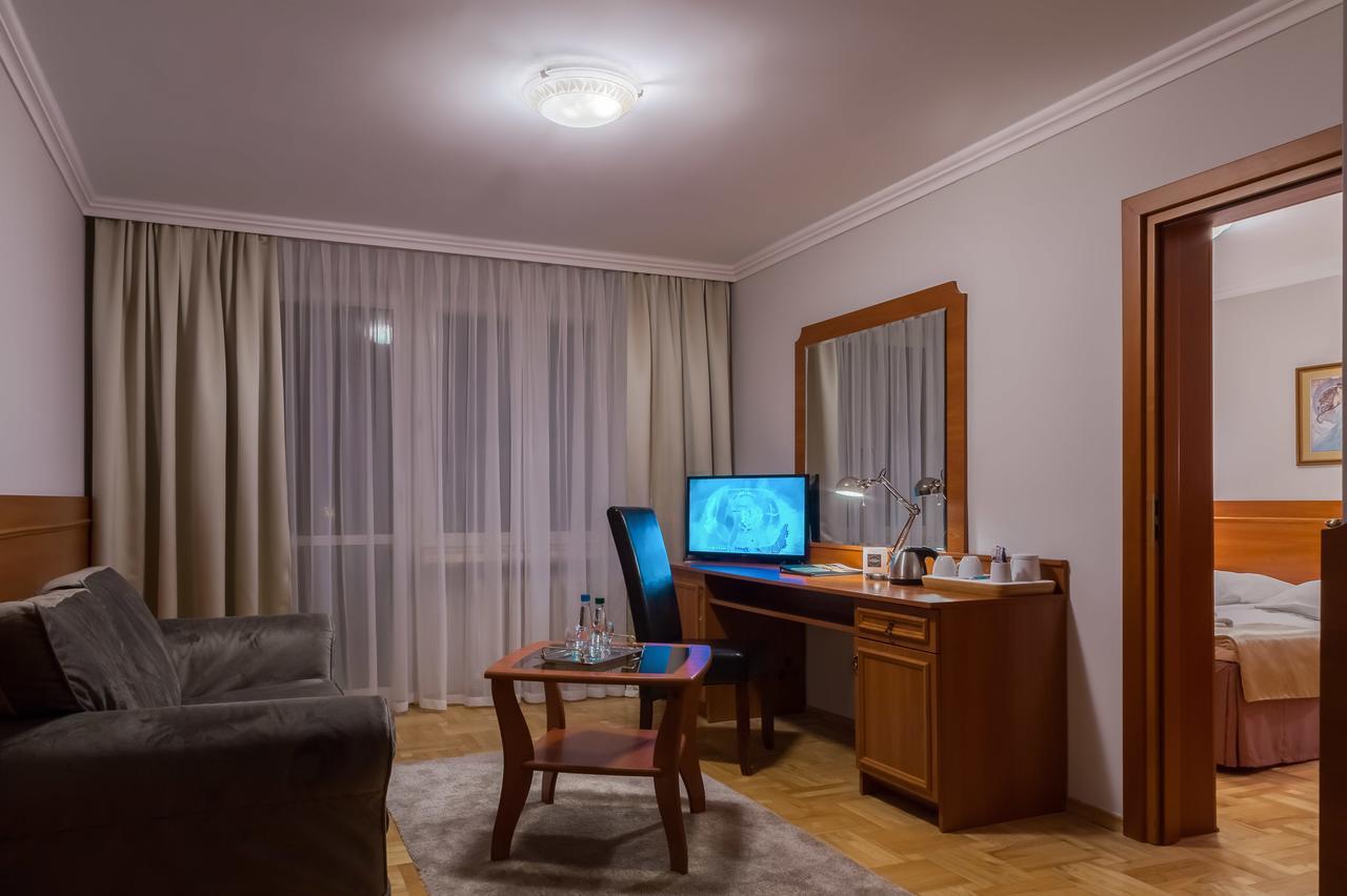 Hotel Cristal Park Tarnów Exterior foto